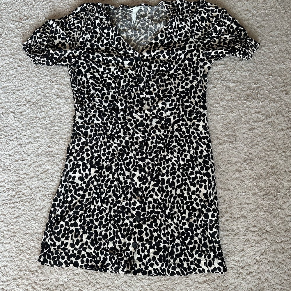 A cute H&M dress for sale!!